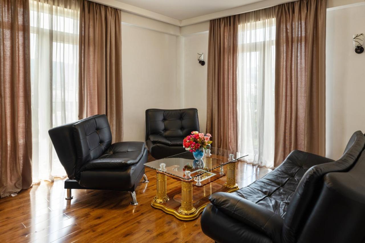 Hotel Grand Palace Тбілісі Екстер'єр фото