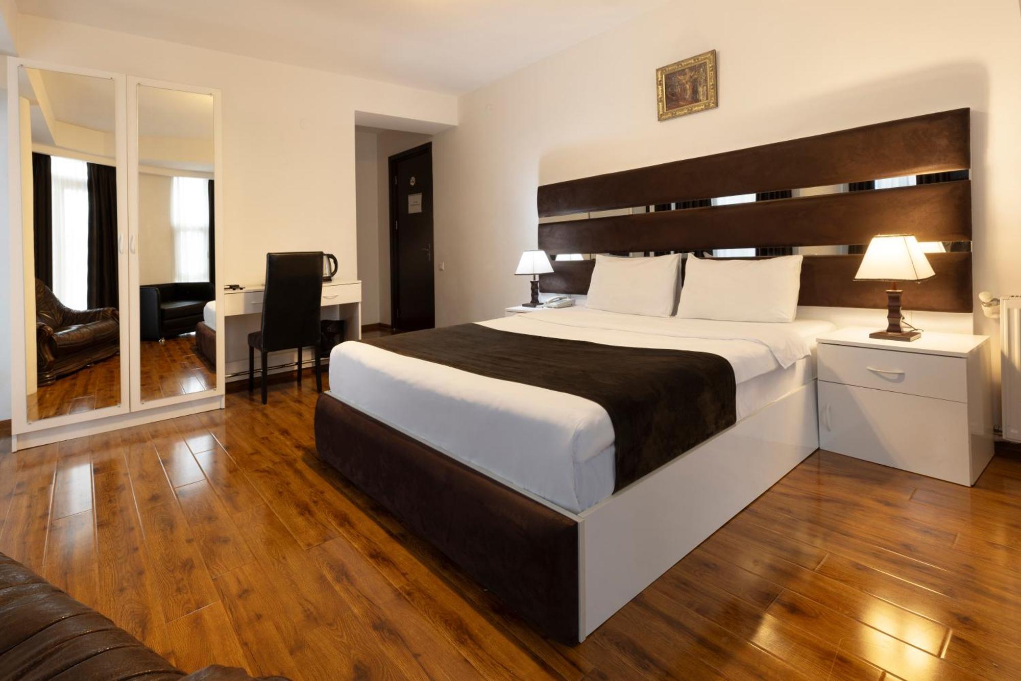 Hotel Grand Palace Тбілісі Номер фото