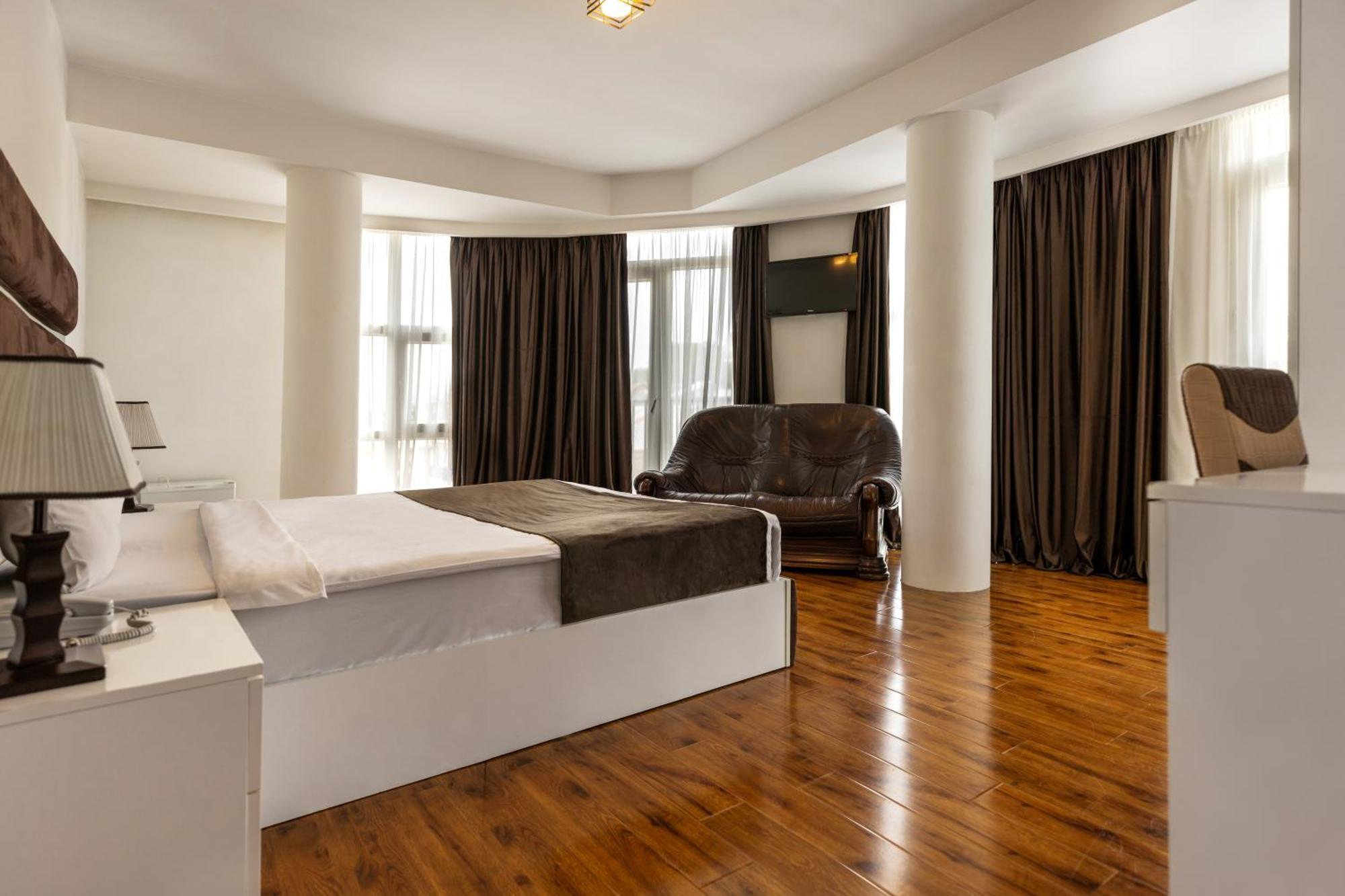 Hotel Grand Palace Тбілісі Номер фото